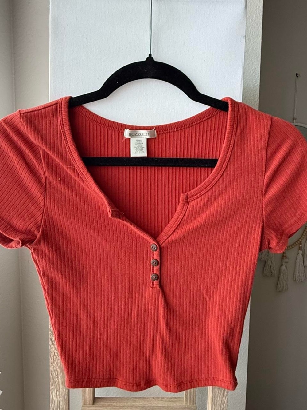 Bozzolo Ribbed Henley Crop Top - Coral Red